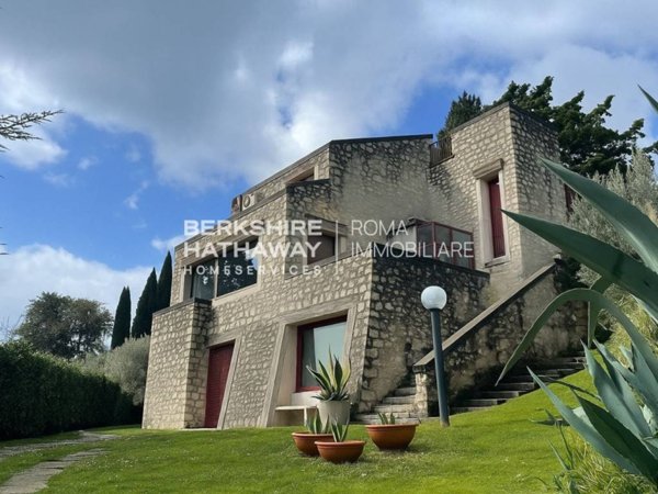 casa indipendente in vendita a Spoleto