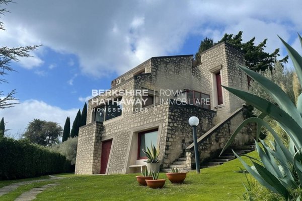 casa indipendente in vendita a Spoleto