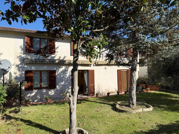 casa indipendente in vendita a Spoleto in zona Pontebari