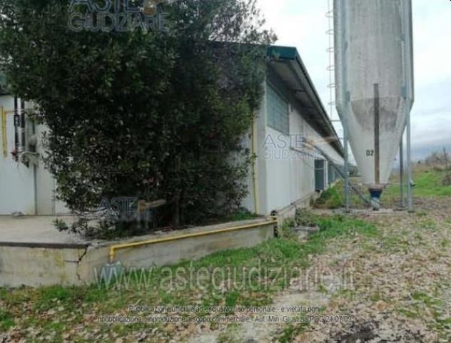 negozio in vendita a Spoleto in zona San Giovanni di Baiano