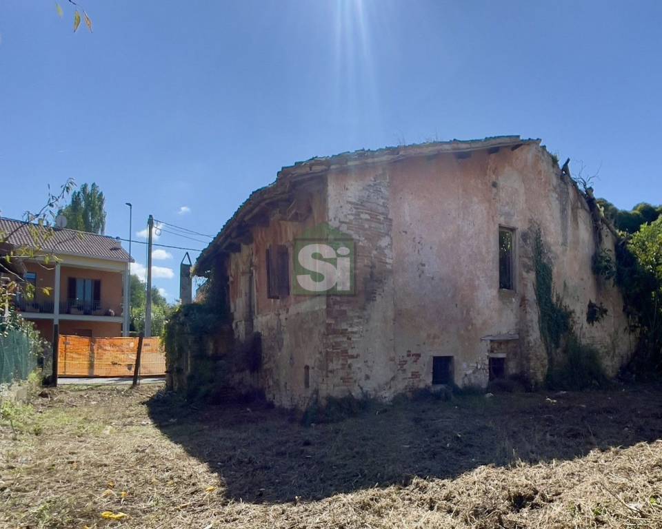 casa indipendente in vendita a Spoleto in zona Maiano