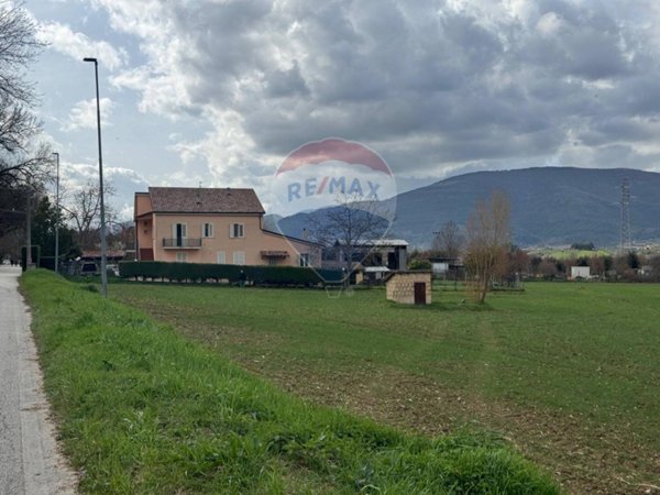 casa indipendente in vendita a Spoleto in zona Baiano