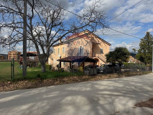 casa indipendente in vendita a Spoleto in zona Baiano