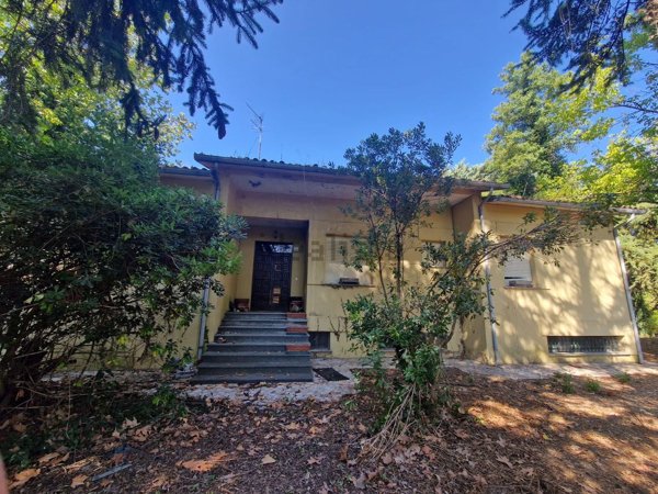 casa indipendente in vendita a Spoleto