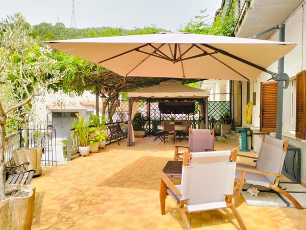 casa indipendente in vendita a Spoleto