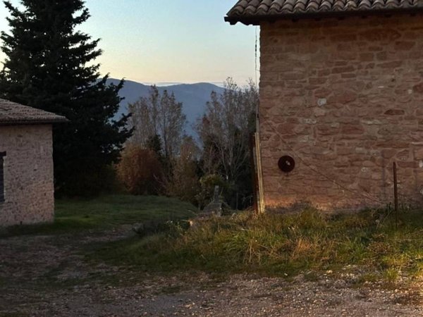 casa indipendente in vendita a Spoleto in zona Fogliano