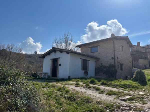 casa indipendente in vendita a Spoleto in zona Fogliano