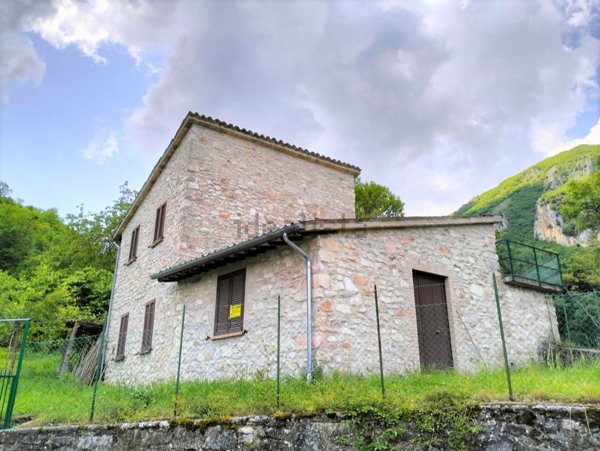 villa in vendita a Spoleto in zona Cese