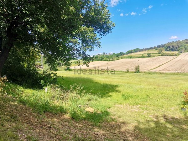 casa indipendente in vendita a Spoleto