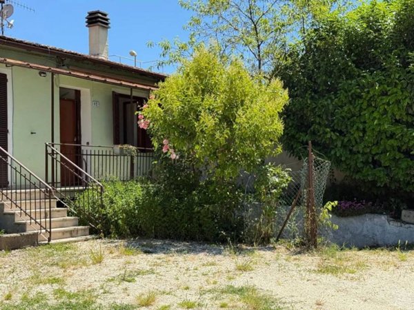 casa indipendente in vendita a Spoleto