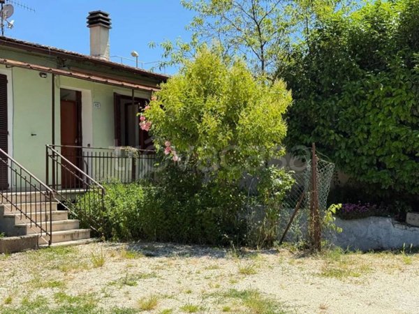 casa indipendente in vendita a Spoleto