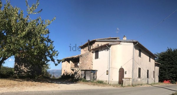 casa indipendente in vendita a Spoleto