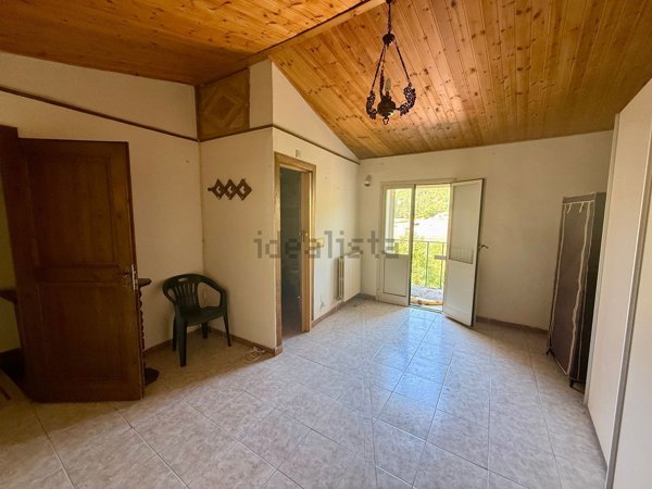 appartamento in vendita a Spoleto in zona Crocemarroggia