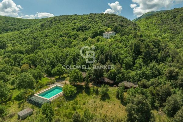 casa indipendente in vendita a Spoleto in zona Eggi