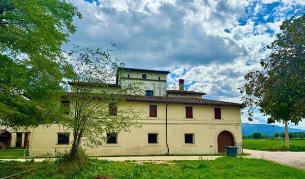 appartamento in vendita a Spoleto in zona Camposalese