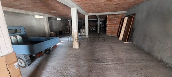 locale di sgombero in vendita a Spoleto