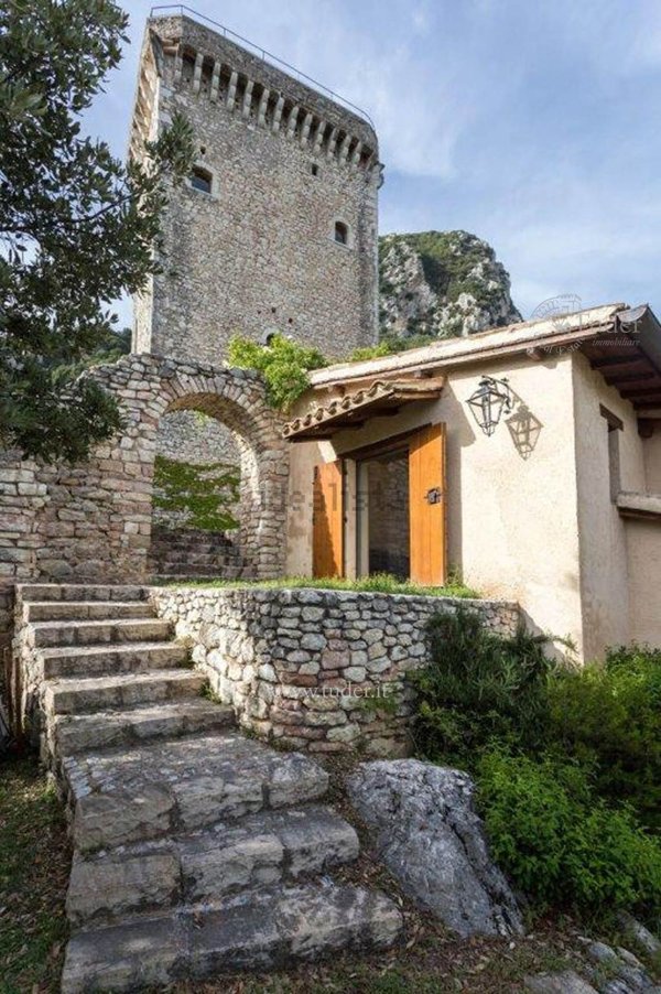 casa indipendente in vendita a Spoleto