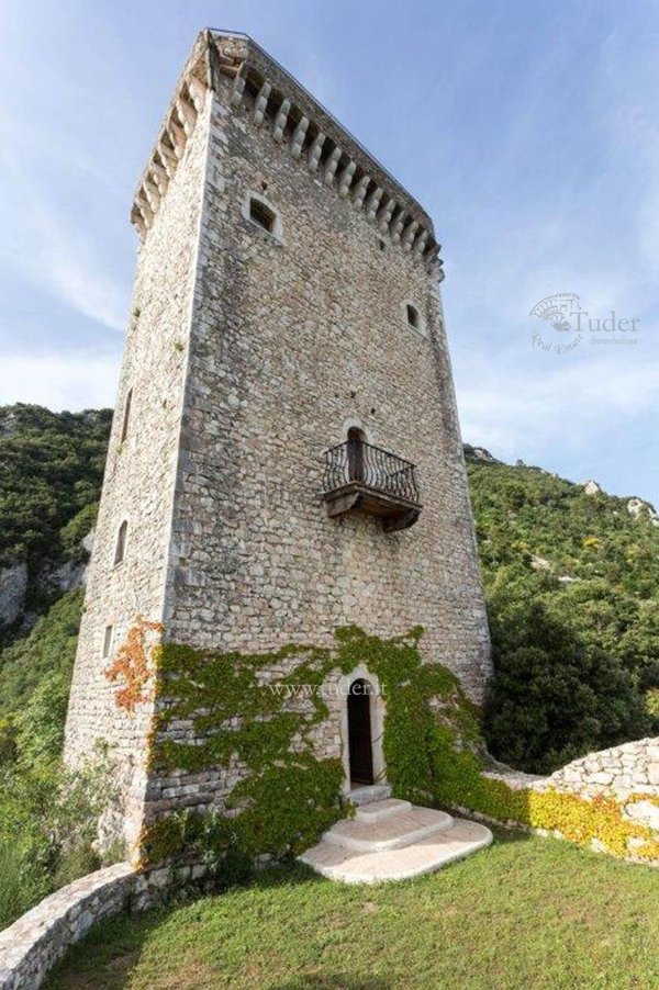 casa indipendente in vendita a Spoleto