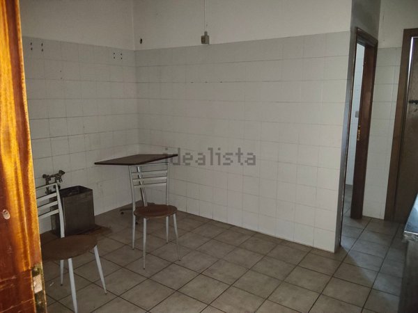 locale commerciale in vendita a Spoleto