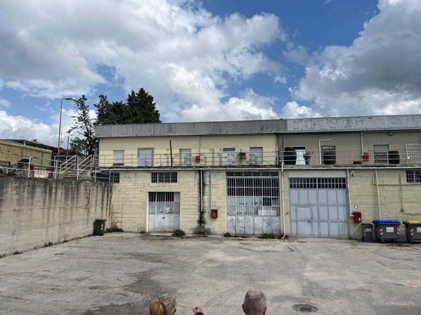 locale di sgombero in vendita a Spoleto in zona San Giacomo