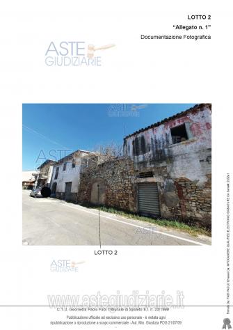 locale commerciale in vendita a Spoleto in zona Strettura