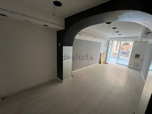 locale commerciale in vendita a Spoleto