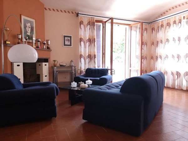 casa indipendente in vendita a Spoleto