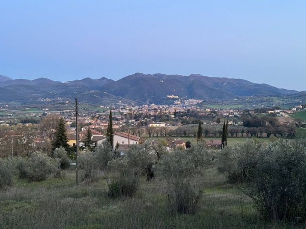 casa indipendente in vendita a Spoleto