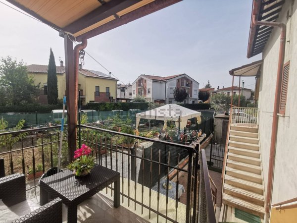 casa indipendente in vendita a Spoleto
