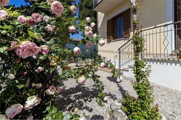 casa indipendente in vendita a Spoleto in zona Cortaccione