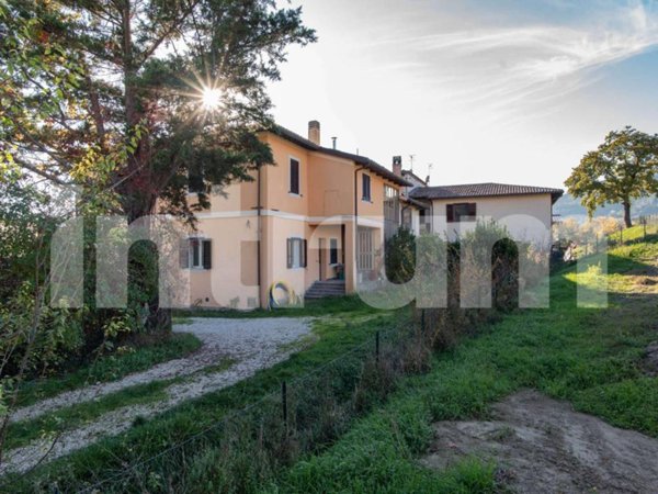 casa indipendente in vendita a Spoleto in zona Baiano