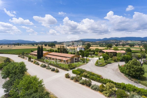 negozio in vendita a Spoleto in zona San Giacomo