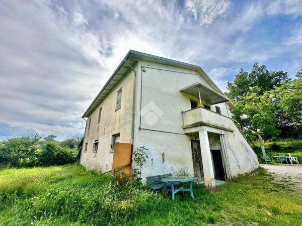 casa indipendente in vendita a Spoleto in zona Uncinano