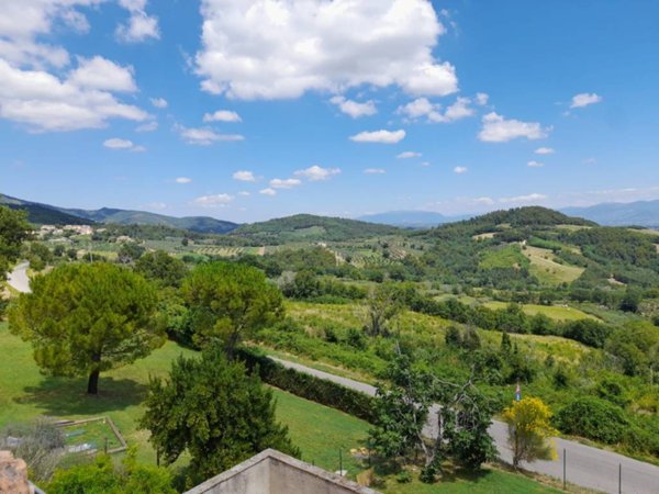 casa indipendente in vendita a Spoleto in zona Uncinano