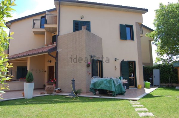 casa indipendente in vendita a Spoleto