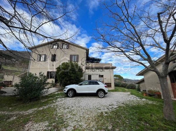 casa indipendente in vendita a Spoleto