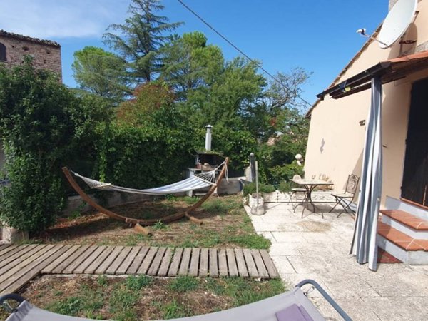 casa indipendente in vendita a Spoleto in zona Fogliano