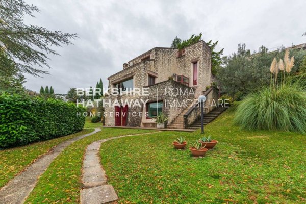casa indipendente in vendita a Spoleto