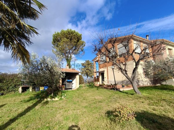 appartamento in vendita a Spoleto in zona Collicelli