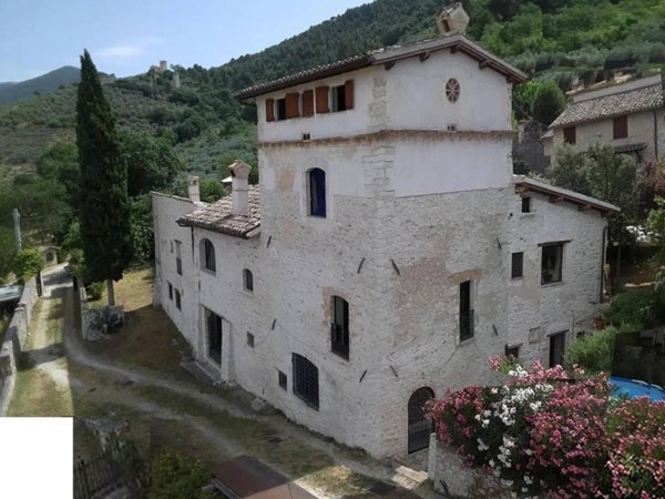appartamento in vendita a Spoleto in zona Poreta