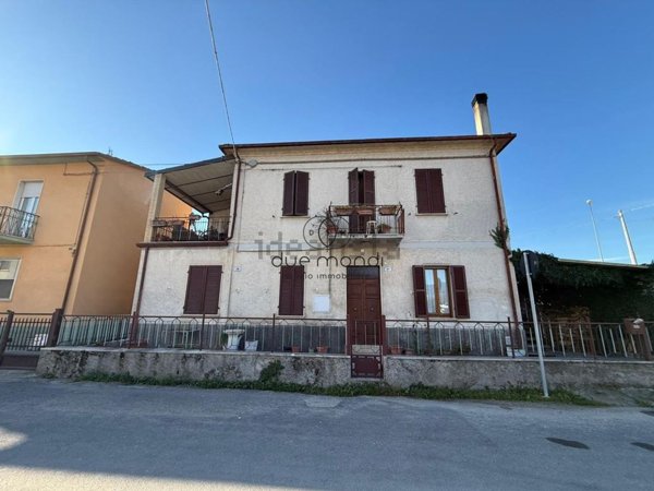 appartamento in vendita a Spoleto in zona Pontebari