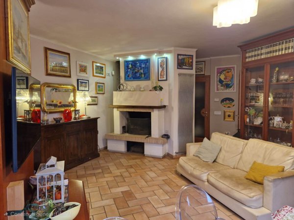 casa indipendente in vendita a Spoleto