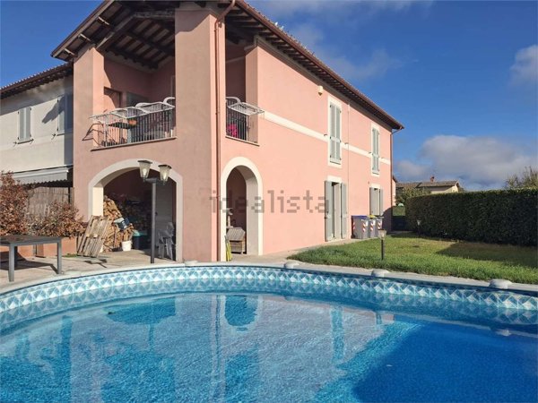 casa indipendente in vendita a Spoleto