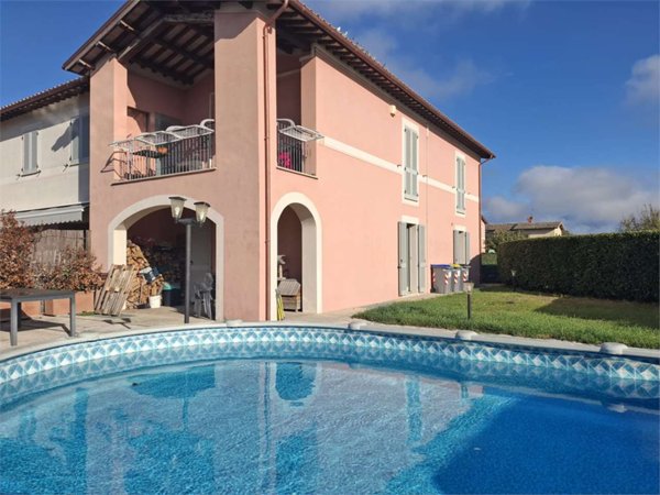 casa indipendente in vendita a Spoleto