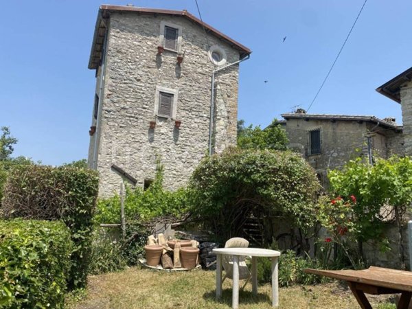 casa indipendente in vendita a Spoleto in zona Strettura