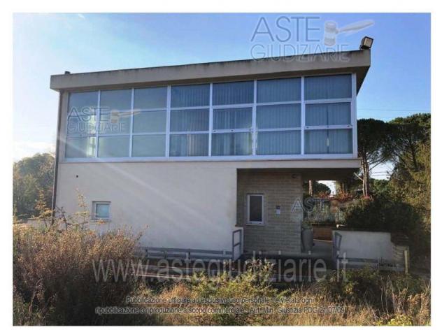 negozio in vendita a Spoleto in zona Bazzano Inferiore