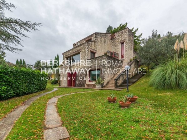 casa indipendente in vendita a Spoleto