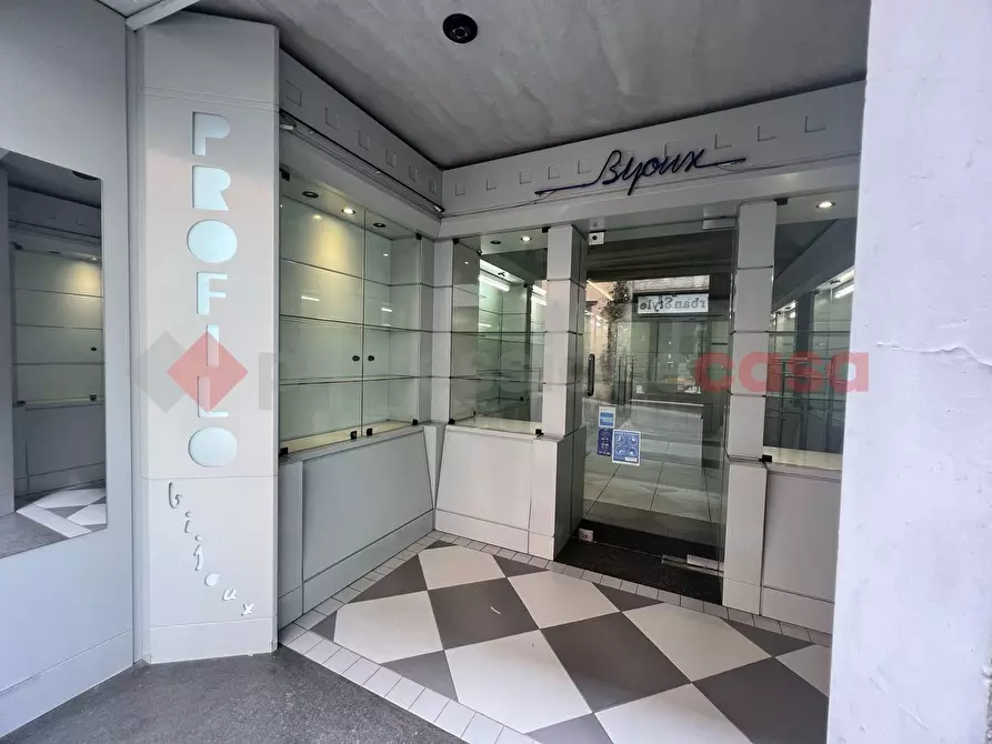 locale commerciale in vendita a Spoleto