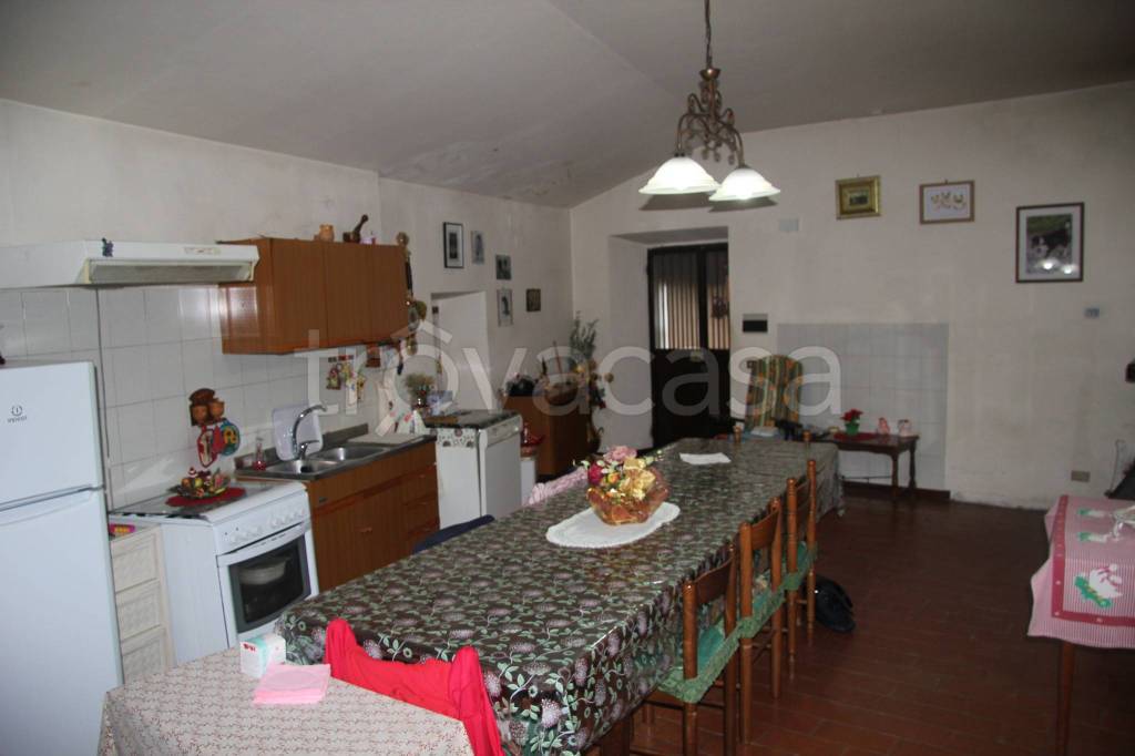 casa indipendente in vendita a Spoleto