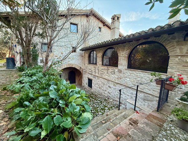 appartamento in vendita a Spoleto in zona Poreta